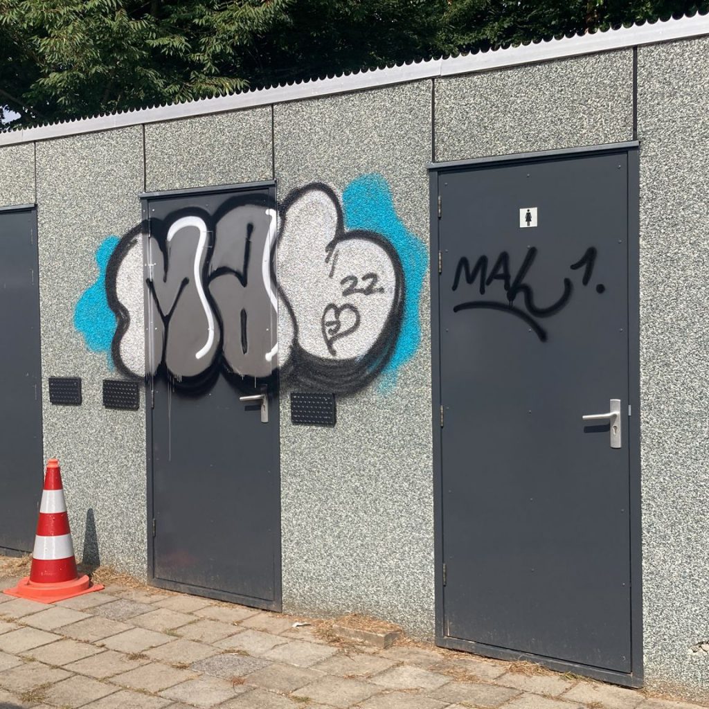 Diverse graffiti verwijderen in Raalte